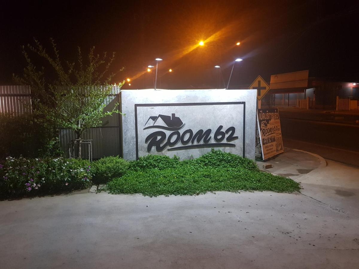 Room62 Lom Sak 外观 照片